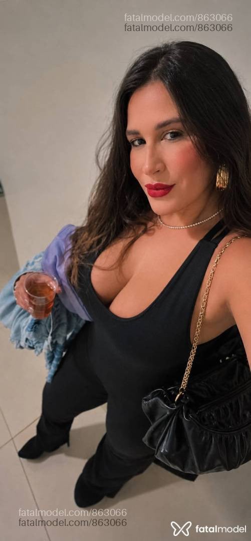 Acompanhante mulher com cabelo castanho de olhos castanhos - Carolgaúcha
