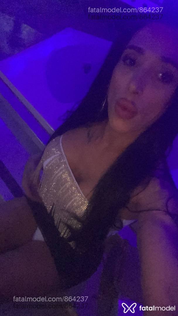 Acompanhante travesti morena (o) de olhos castanhos - Nicolle Porto