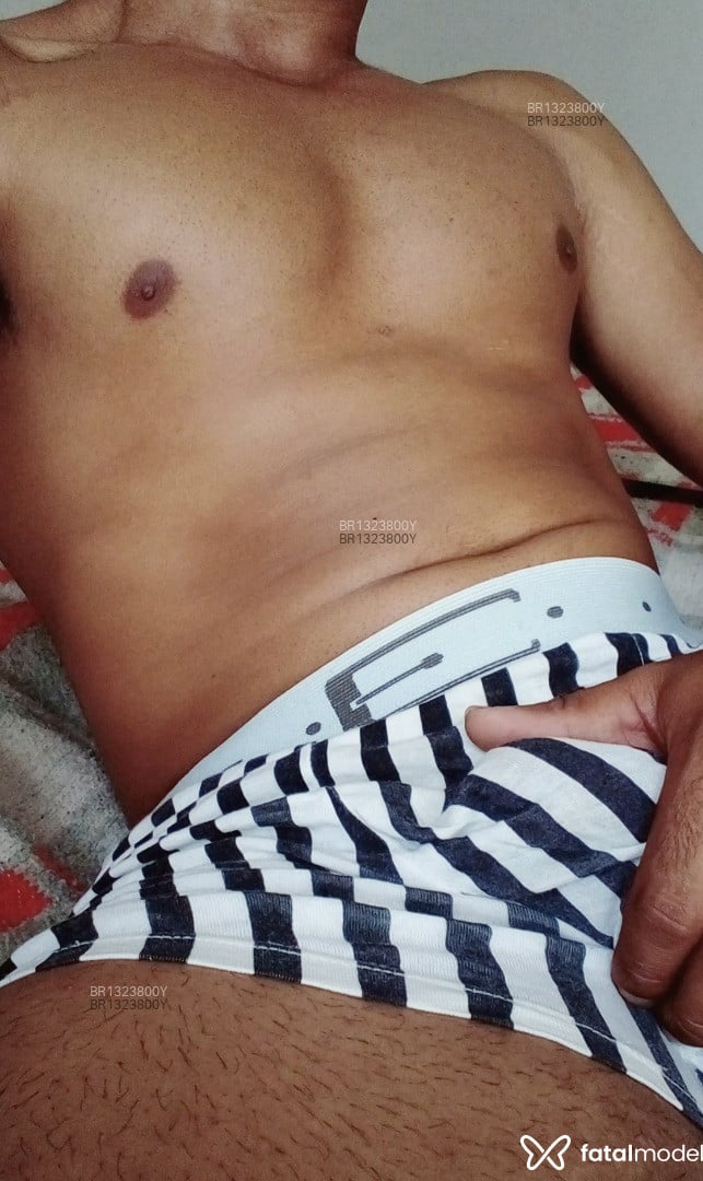 Acompanhante homem morena (o) de olhos castanhos em Guaxupé Acompanhante homem morena (o) de olhos castanhos em Guaxupé - Henrique