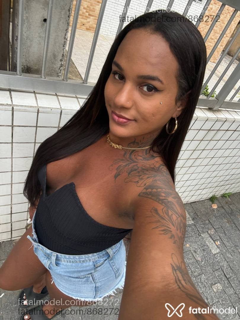Acompanhante travesti com cabelo castanho de olhos castanhos - Melanine Alves