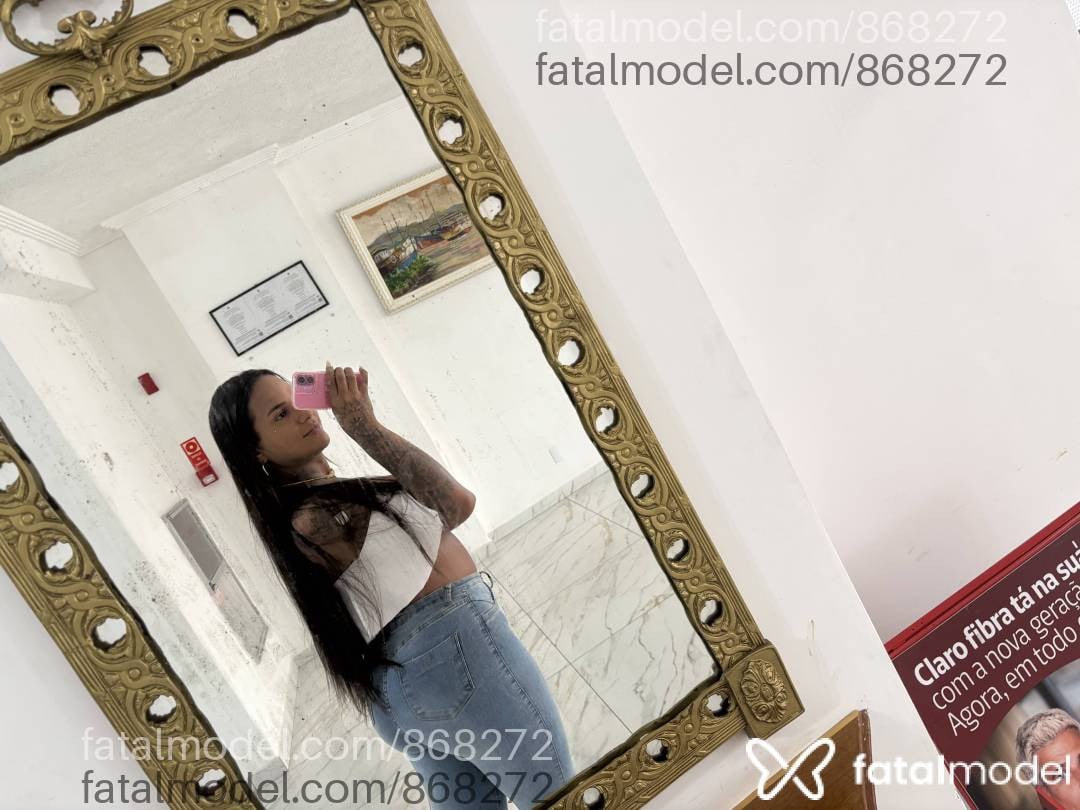 Acompanhante travesti com cabelo castanho de olhos castanhos - Melanine Alves