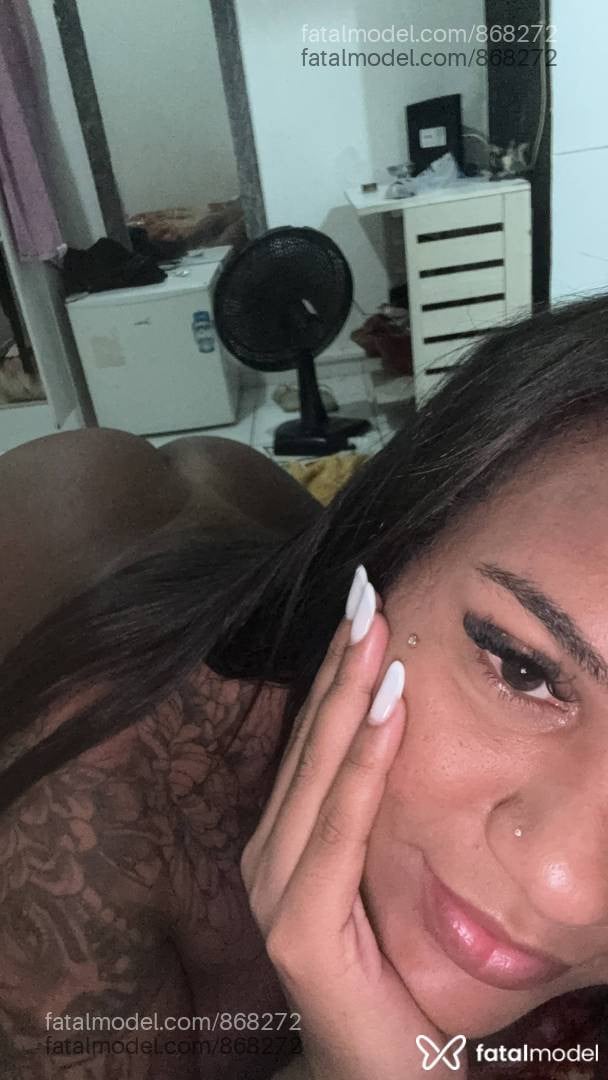 Acompanhante travesti com cabelo castanho de olhos castanhos - Melanine Alves