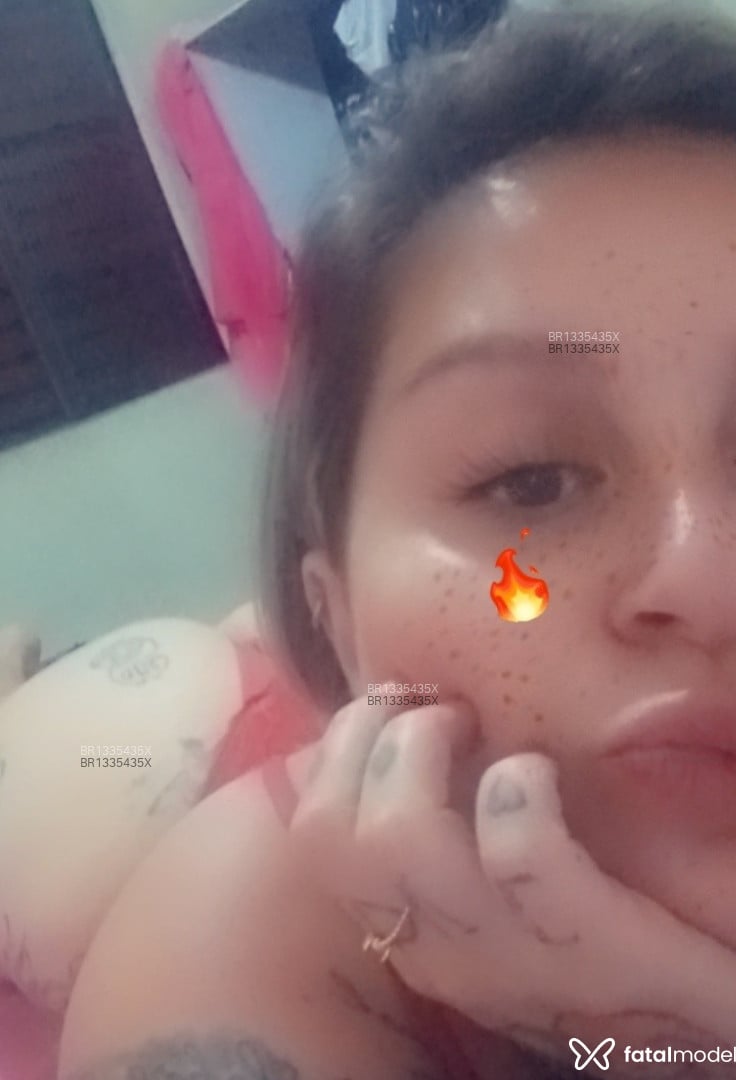 Acompanhante mulher loira (o) de olhos castanhos em Vacaria - Loirinha
