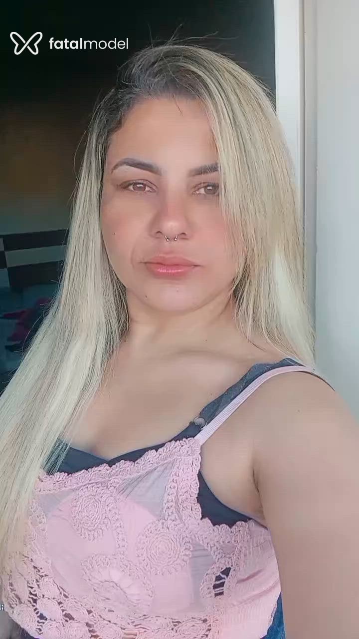 Acompanhante mulher loira (o) de olhos mel - Julietty Brito