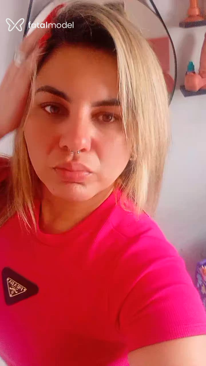 Acompanhante mulher loira (o) de olhos mel - Julietty Brito