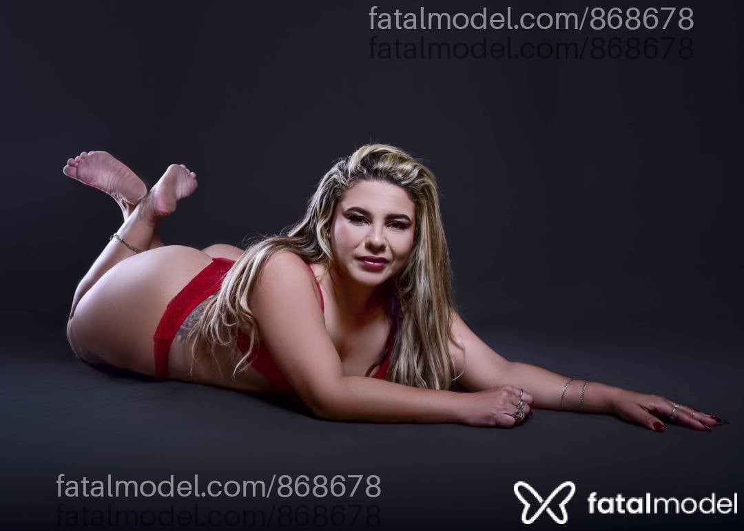Acompanhante mulher loira (o) de olhos mel - Julietty Brito