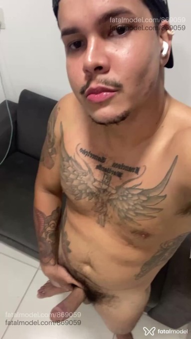 Acompanhante homem com cabelo castanho de olhos castanhos em Virtual - Yago Jatos