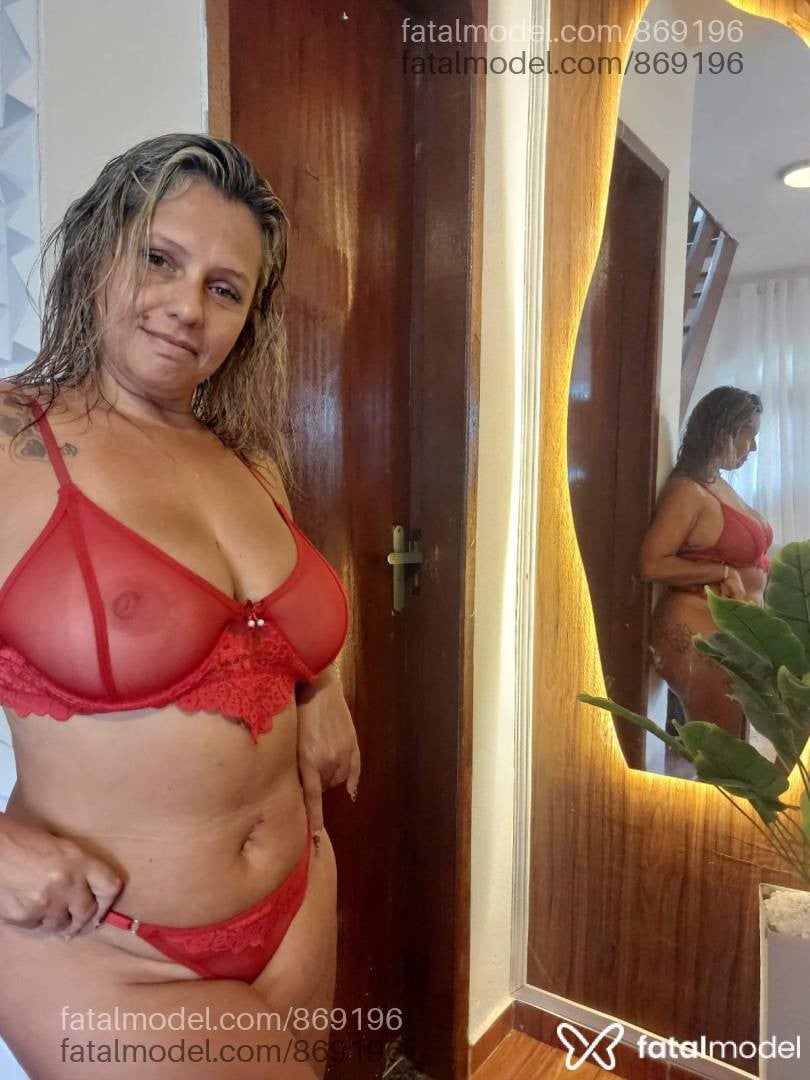 Acompanhante mulher com cabelo castanho de olhos verdes - Jana raya