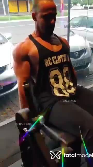 Acompanhante homem morena (o) de olhos castanhos em Uberlândia - Atendo mulheres