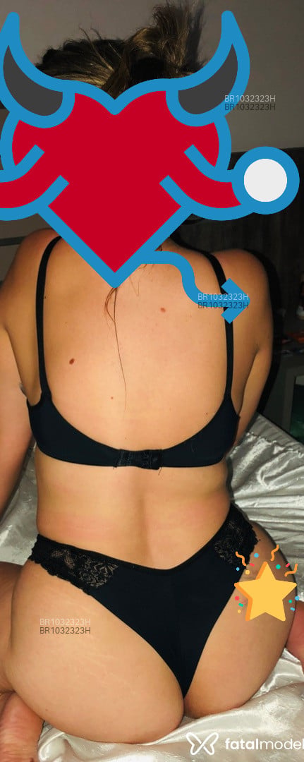 Acompanhante mulher loira (o) de olhos castanhos - polaca