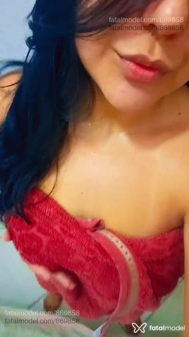 Acompanhante mulher com cabelo castanho de olhos verdes em Virtual - Hari