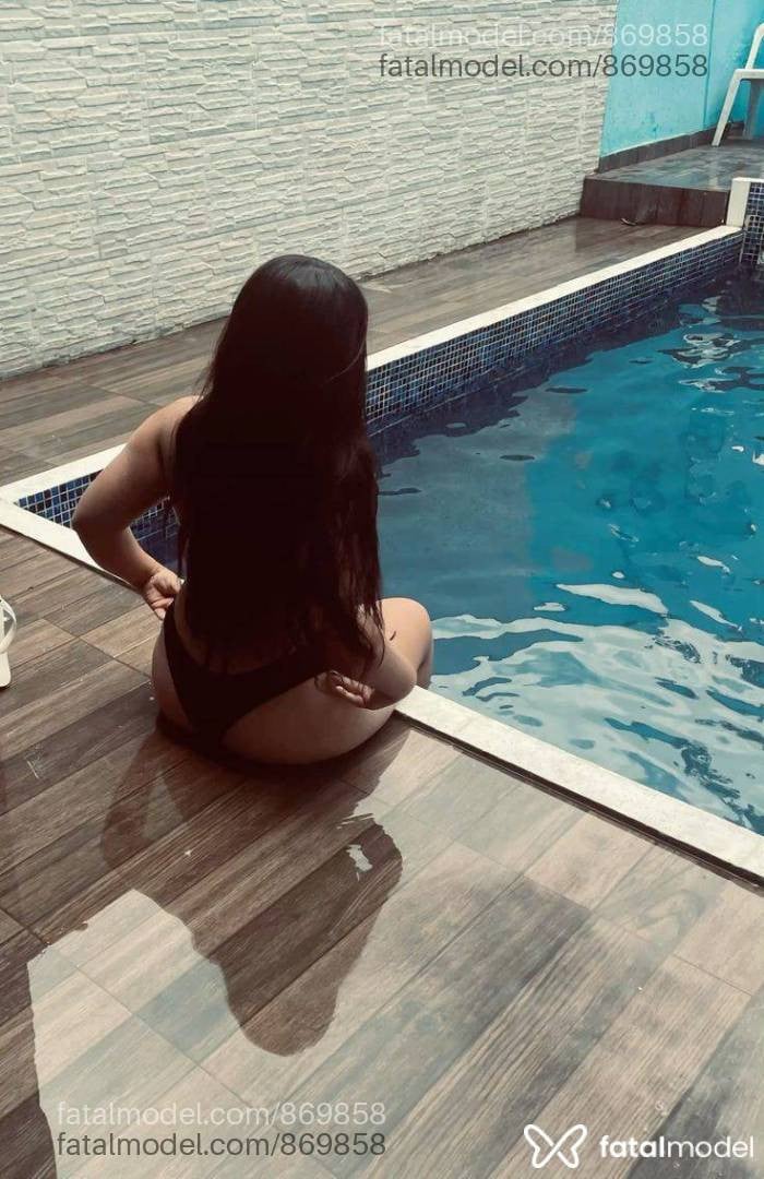 Acompanhante mulher com cabelo castanho de olhos verdes em Virtual - Hari
