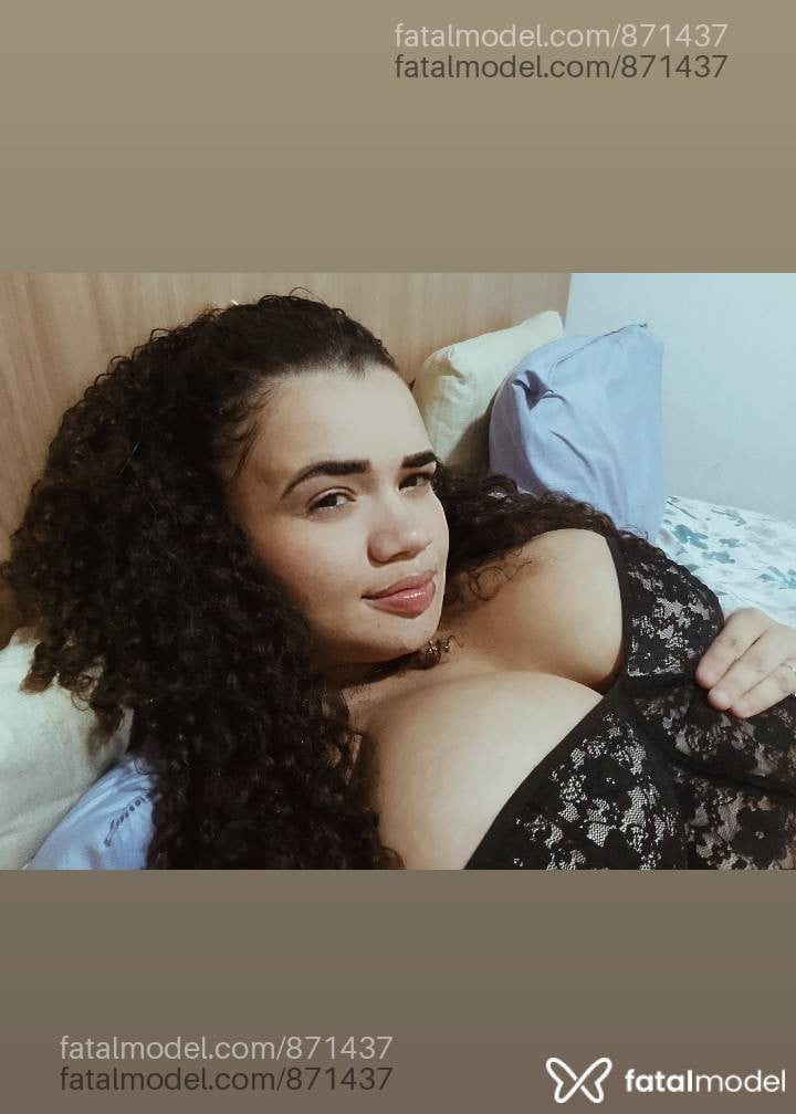 Acompanhante mulher loira (o) de olhos castanhos - VALENTINA