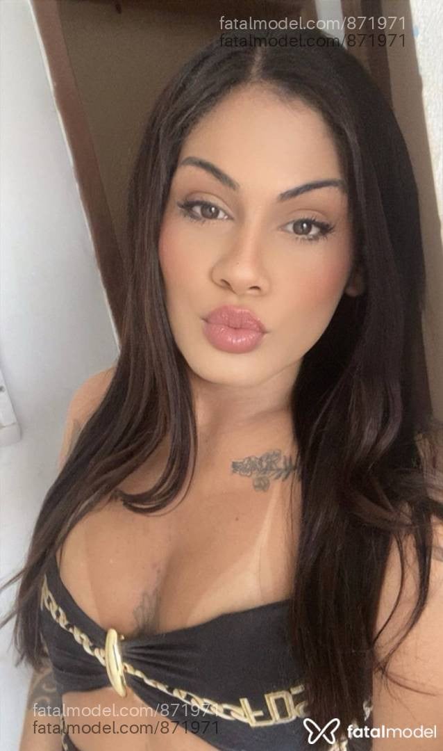 Acompanhante mulher trans morena (o) de olhos pretos - Kaah alvez