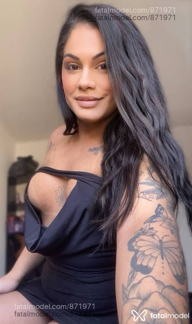 Acompanhante mulher trans morena (o) de olhos pretos em Cachoeirinha - Kaah alvez