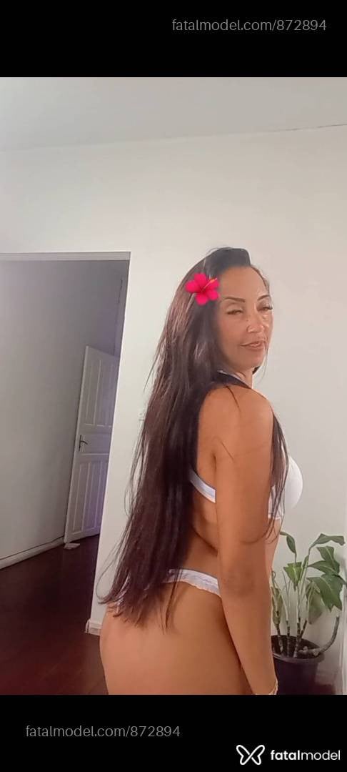 Acompanhante mulher com cabelo castanho de olhos pretos - Lilica