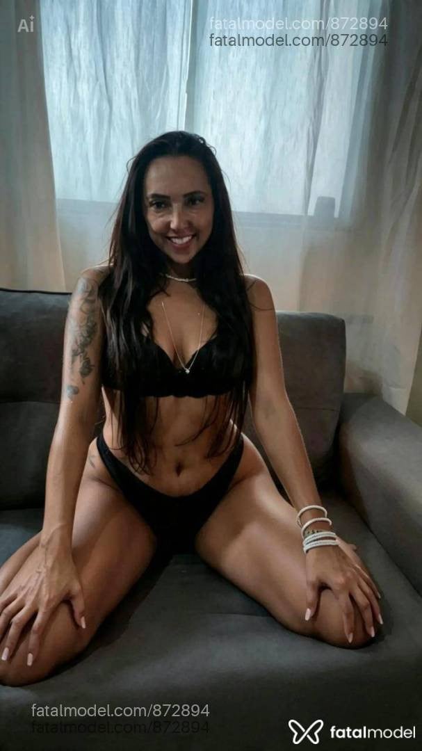 Acompanhante mulher com cabelo castanho de olhos pretos - Lilica