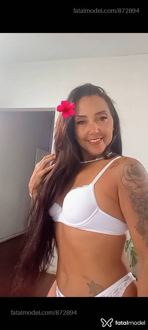 Acompanhante mulher com cabelo castanho de olhos pretos - Lilica