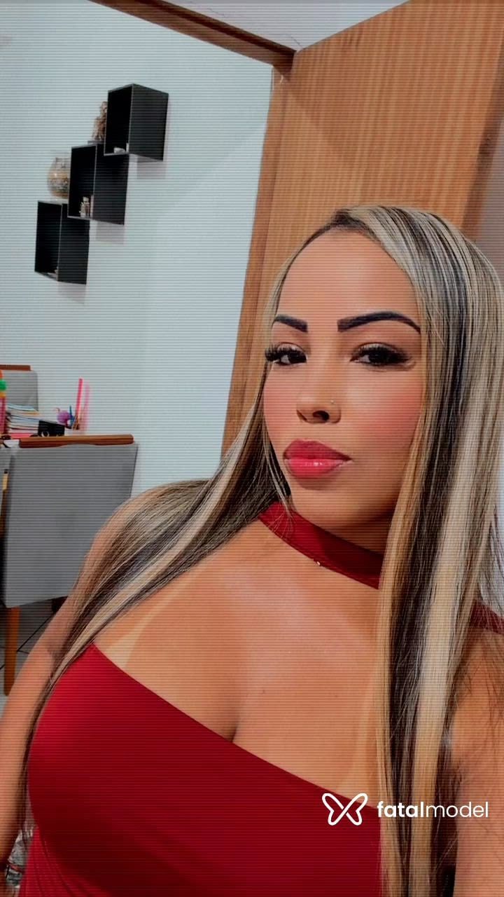 Acompanhante mulher loira (o) de olhos castanhos - Esmeralda