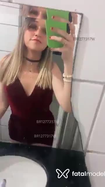 Acompanhante travesti loira (o) de olhos mel em Contagem - Loirinhasapeca