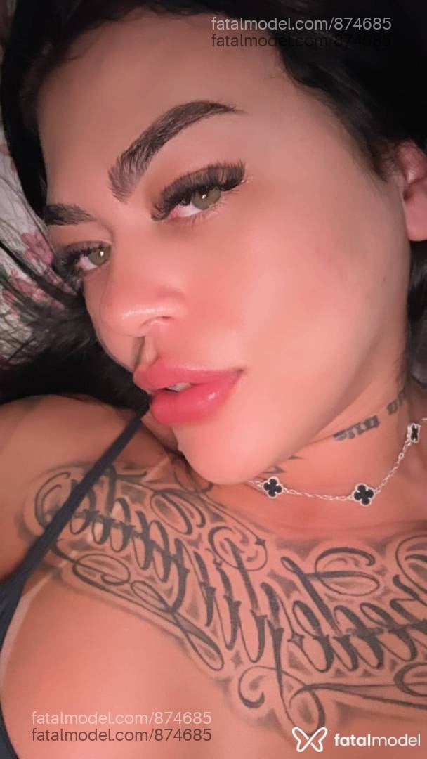 Acompanhante mulher morena (o) de olhos verdes - Jiulia Acompanhante mulher morena (o) de olhos verdes - Jiulia