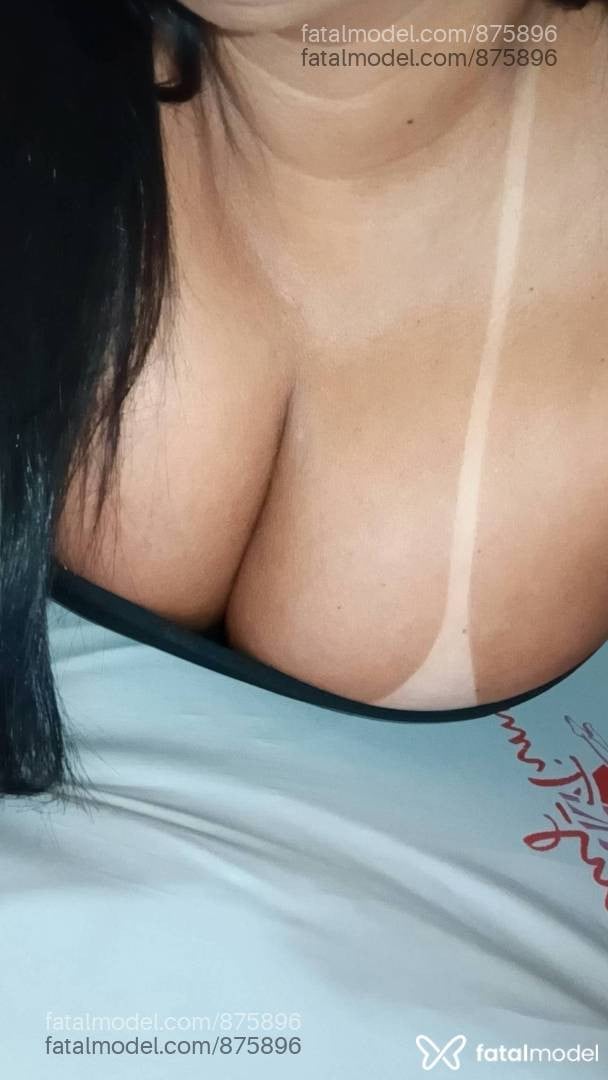Acompanhante mulher morena (o) de olhos castanhos em Itajaí Acompanhante mulher morena (o) de olhos castanhos em Itajaí - Flor morena