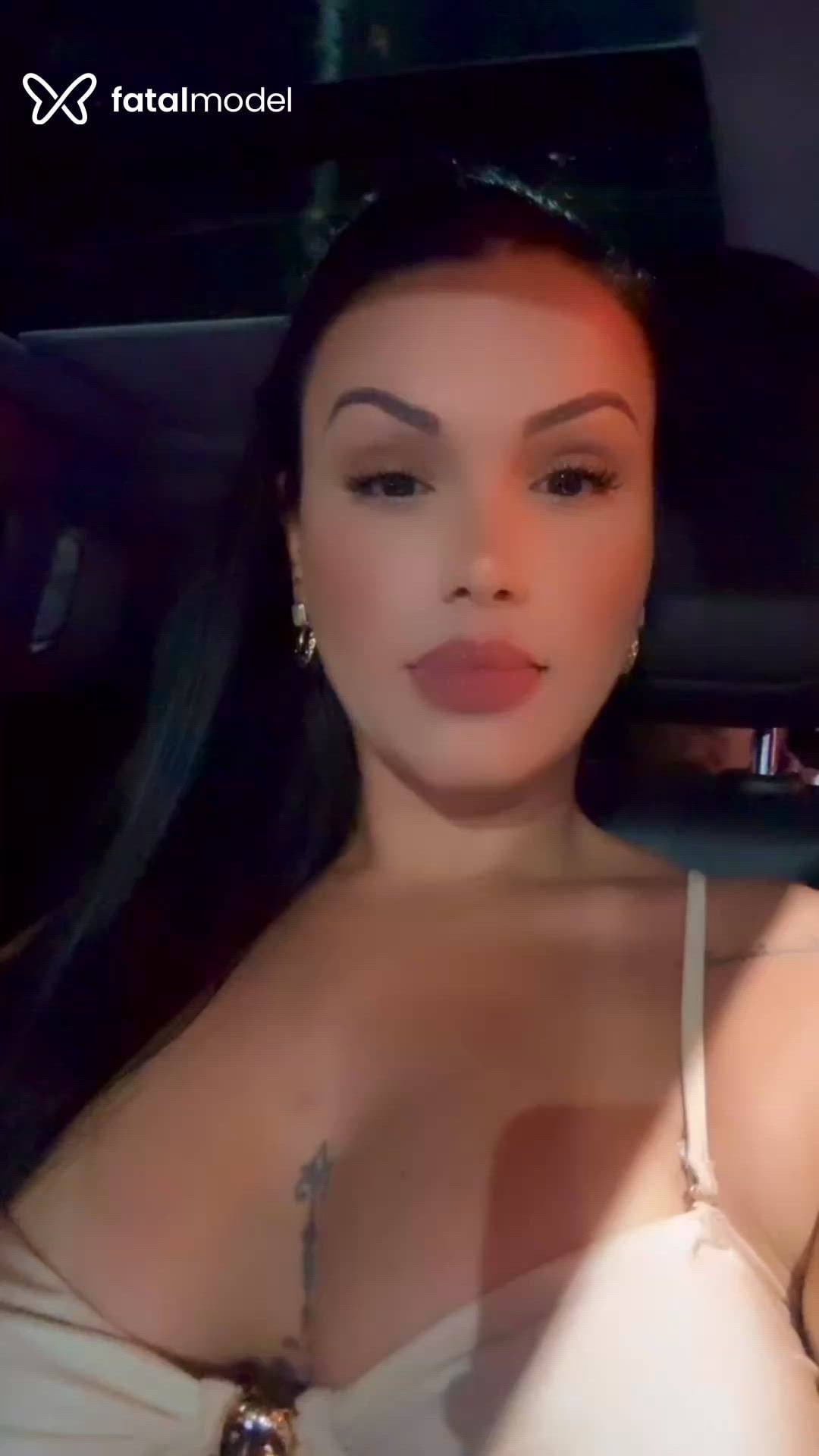Acompanhante mulher com cabelo castanho de olhos pretos - Laís Ferraz