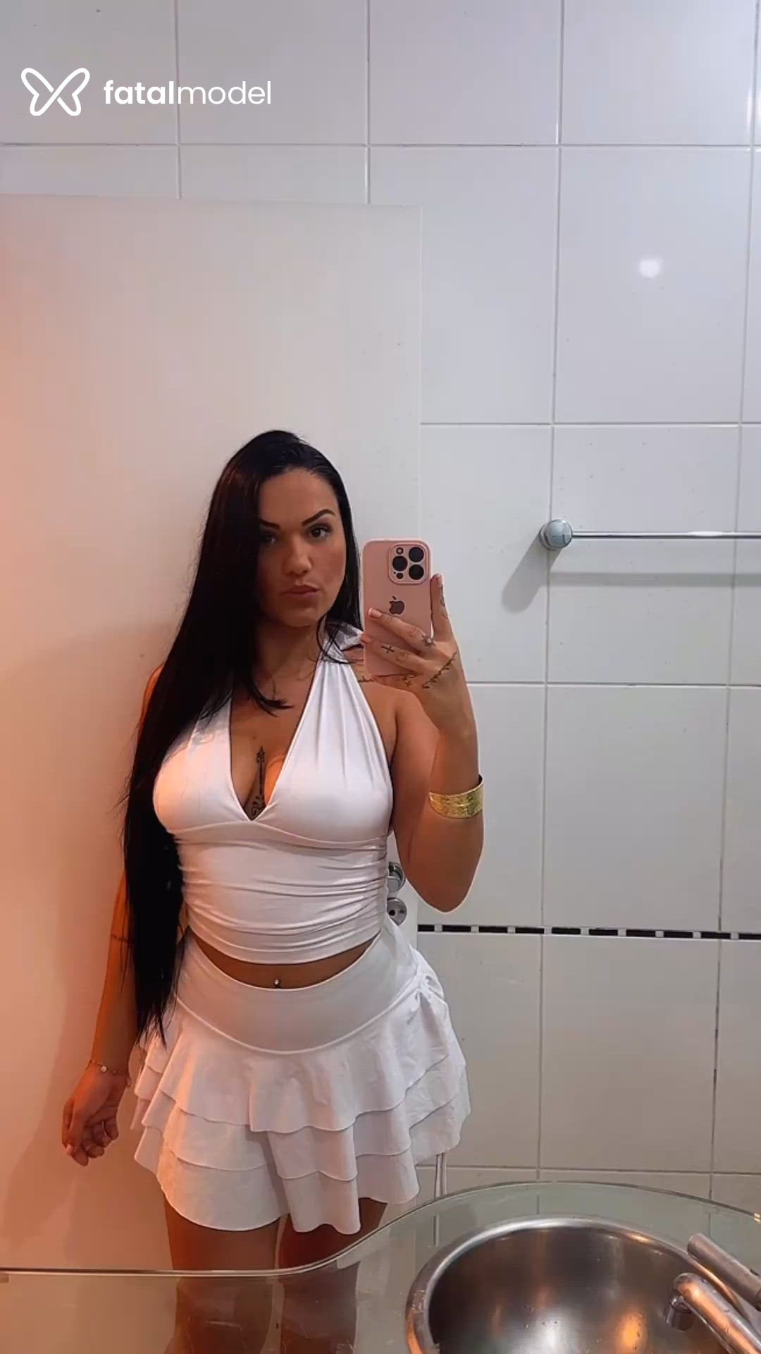 Acompanhante mulher com cabelo castanho de olhos pretos - Laís Ferraz