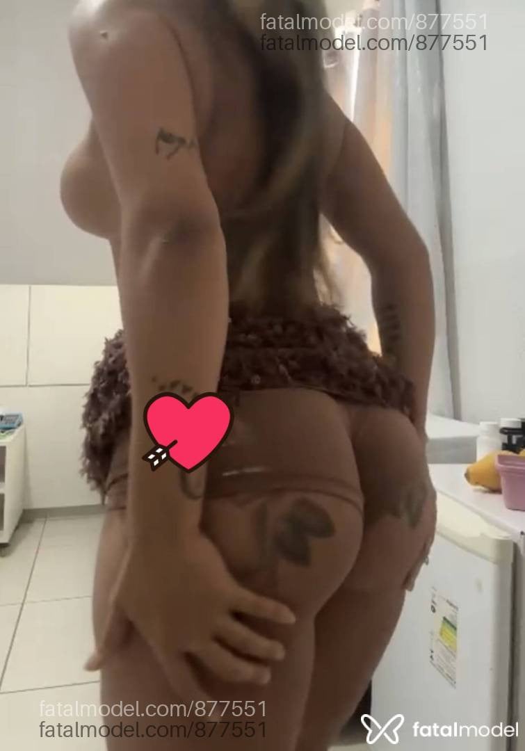 Acompanhante mulher loira (o) de olhos castanhos - Jhenifer