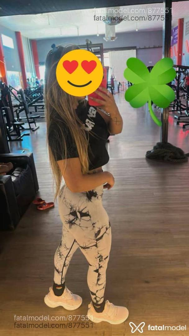Acompanhante mulher loira (o) de olhos castanhos - Jhenifer