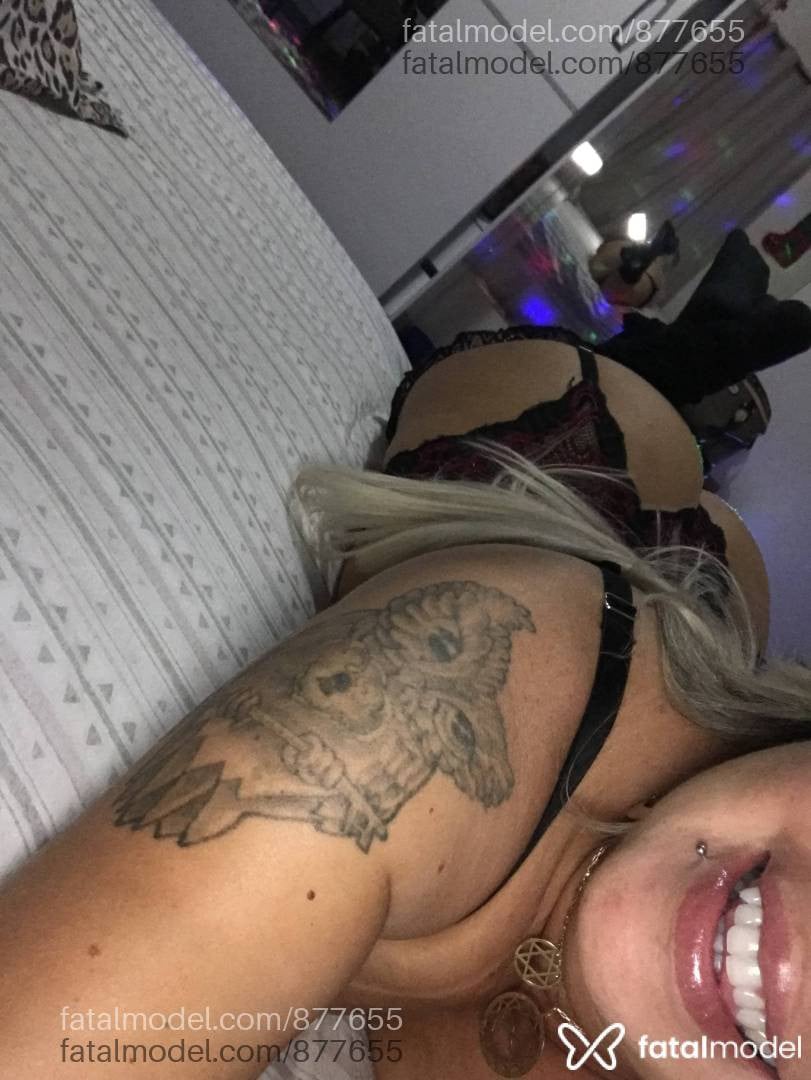 Acompanhante mulher loira (o) de olhos mel - Babi Loiraçatop