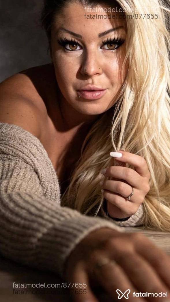 Acompanhante mulher loira (o) de olhos mel - Babi Loiraçatop