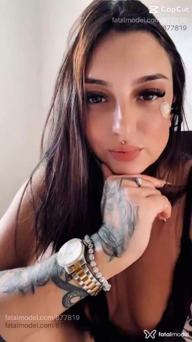 Acompanhante mulher com cabelo castanho de olhos mel em Botucatu Acompanhante mulher com cabelo castanho de olhos mel em Botucatu - Antonella