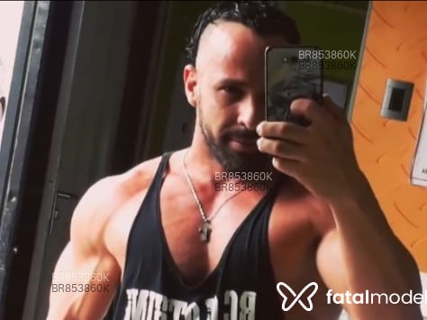 Acompanhante homem morena (o) de olhos castanhos em Uberlândia - Atendo mulheres