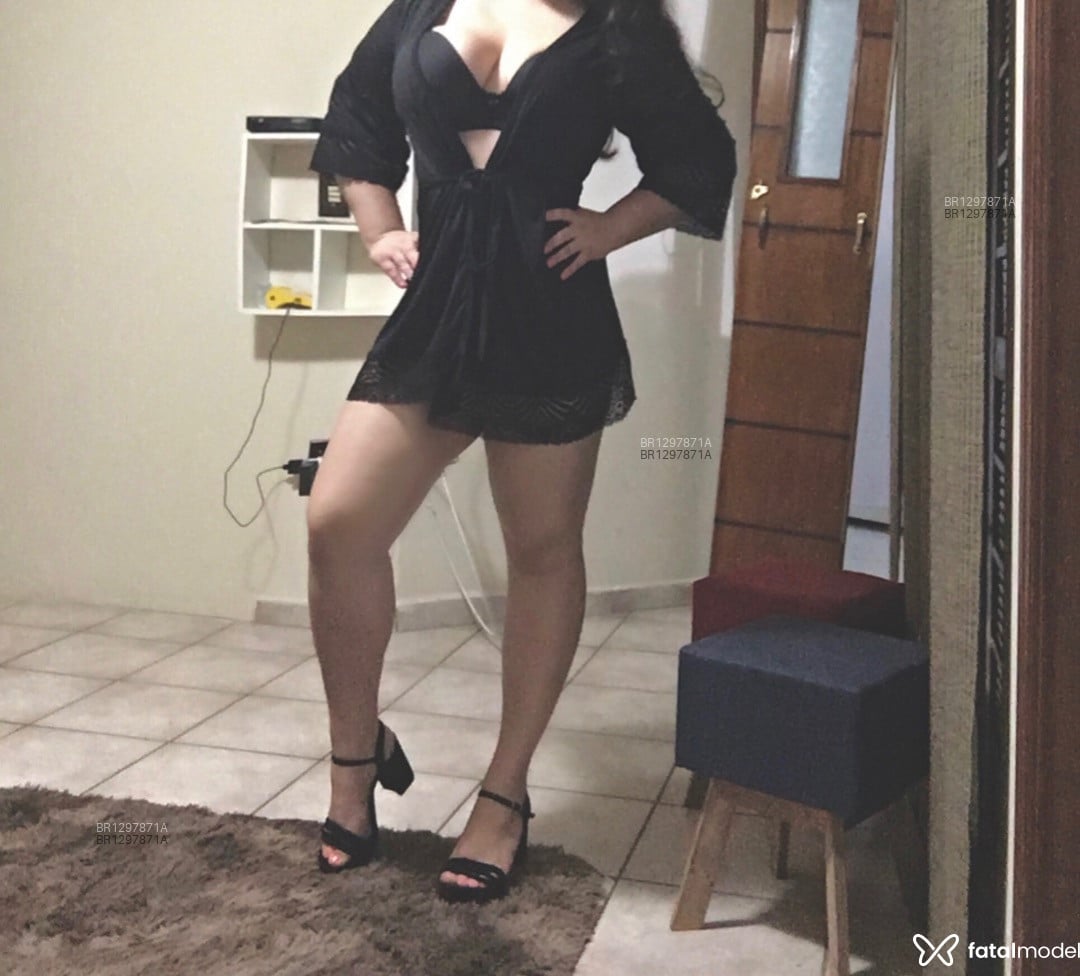 Acompanhante mulher com cabelo castanho de olhos castanhos - RAISSA