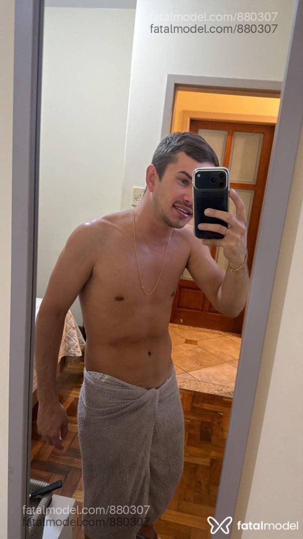 Acompanhante homem com cabelo castanho de olhos verdes em Santa Maria - Nicolas Vieira