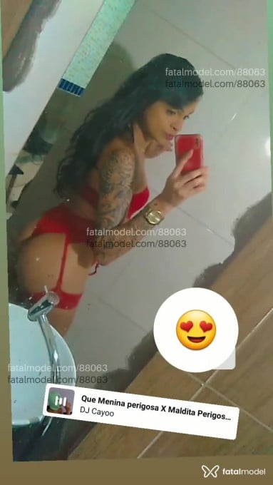 Acompanhante travesti com cabelo castanho de olhos mel em Maceió - Laryssa