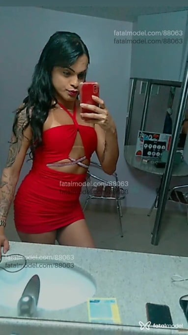 Acompanhante travesti com cabelo castanho de olhos mel em Maceió - Laryssa