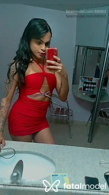 Acompanhante travesti com cabelo castanho de olhos mel em Maceió - Laryssa