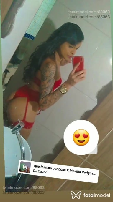 Acompanhante travesti com cabelo castanho de olhos mel em Maceió - Laryssa
