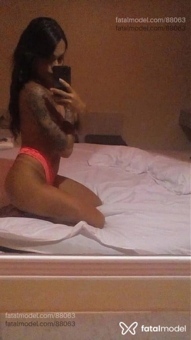 Acompanhante travesti com cabelo castanho de olhos mel em Maceió - Laryssa