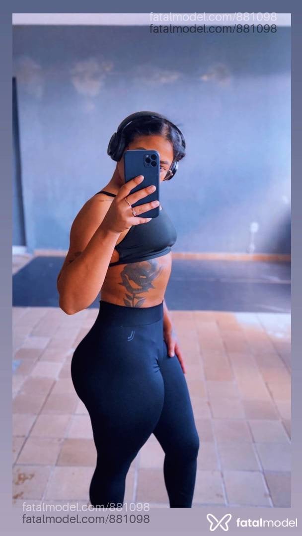 Acompanhante mulher morena (o) de olhos pretos - Larissa Sales