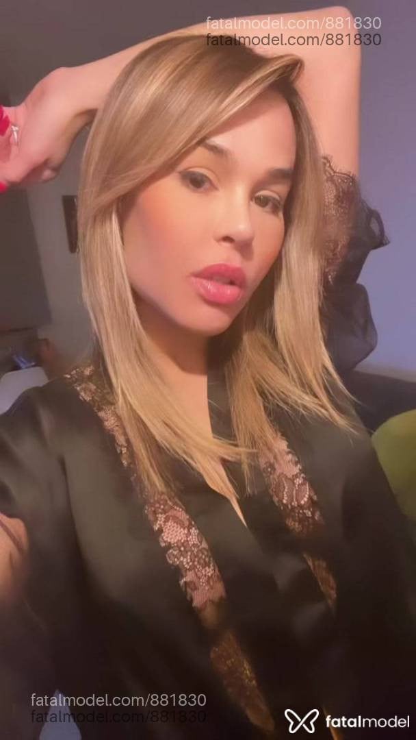Acompanhante mulher trans loira (o) de olhos castanhos - Nataly class