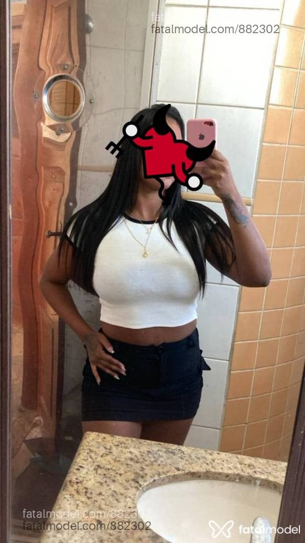 Acompanhante mulher com cabelo castanho de olhos castanhos em Macaé - Julia Ferraz