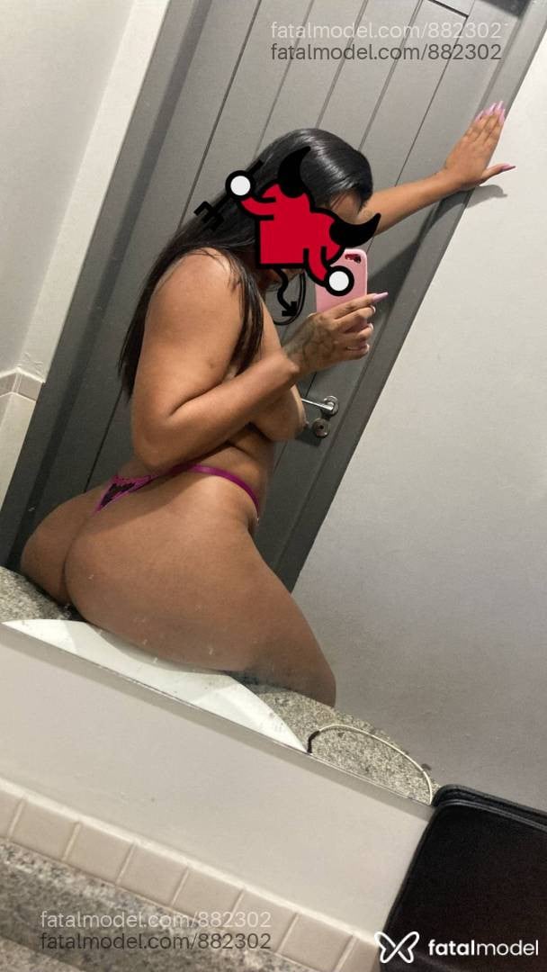 Acompanhante mulher com cabelo castanho de olhos castanhos em Macaé - Julia Ferraz