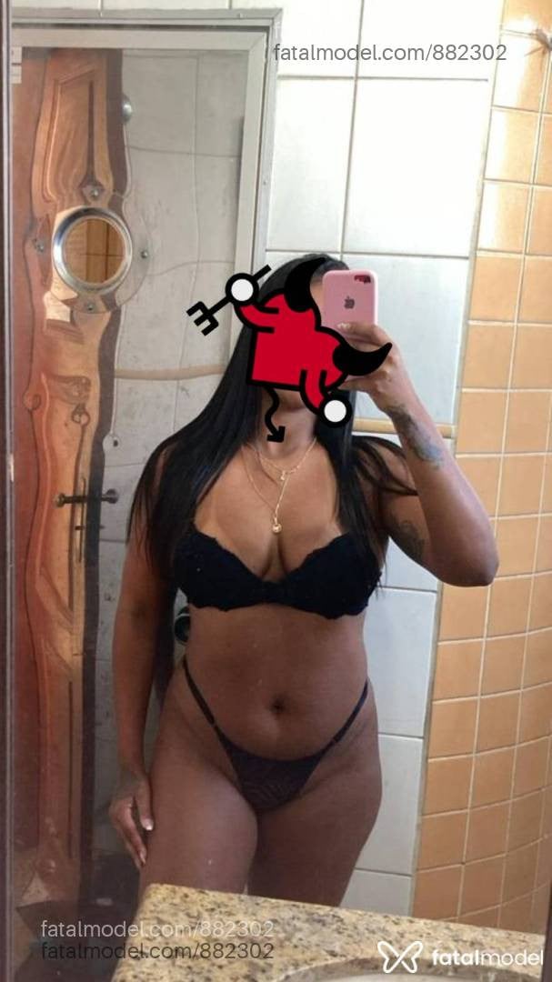 Acompanhante mulher com cabelo castanho de olhos castanhos em Macaé - Julia Ferraz