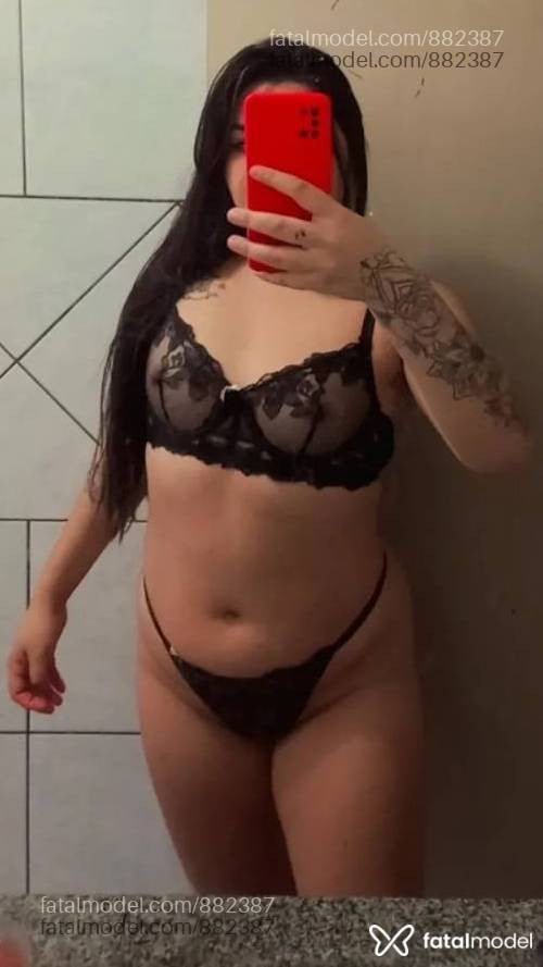 Acompanhante mulher com cabelo castanho de olhos mel - Esther