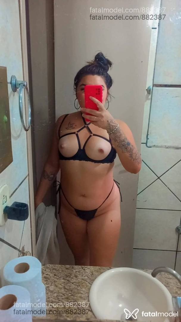 Acompanhante mulher com cabelo castanho de olhos mel - Esther