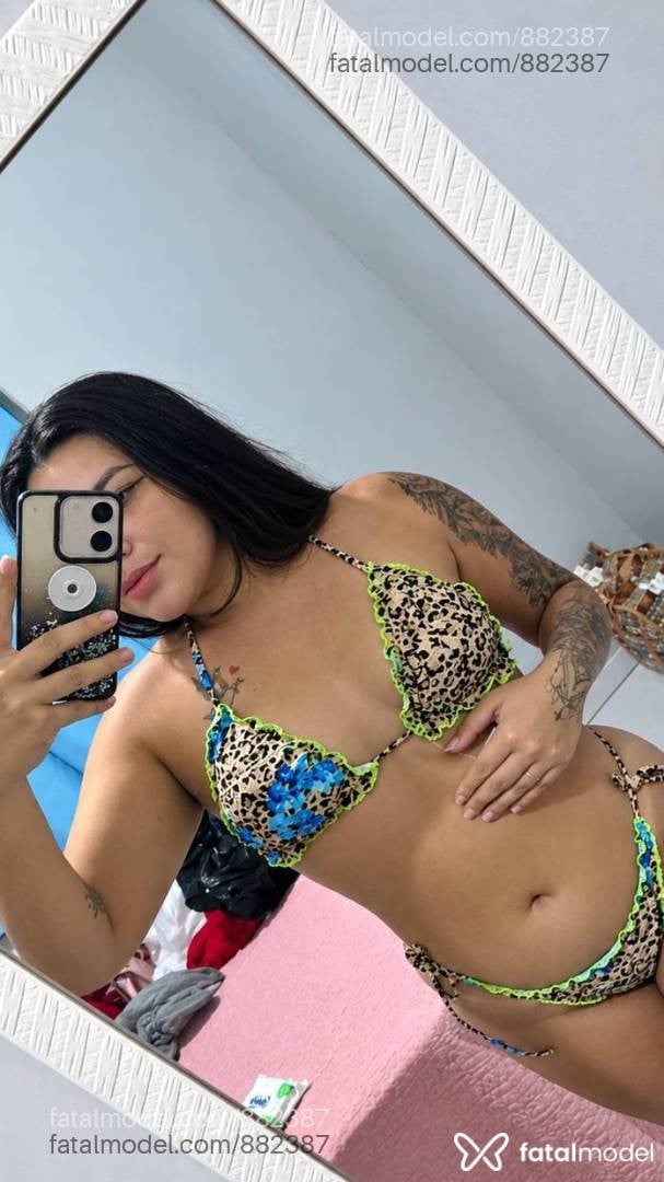 Acompanhante mulher com cabelo castanho de olhos mel - Esther