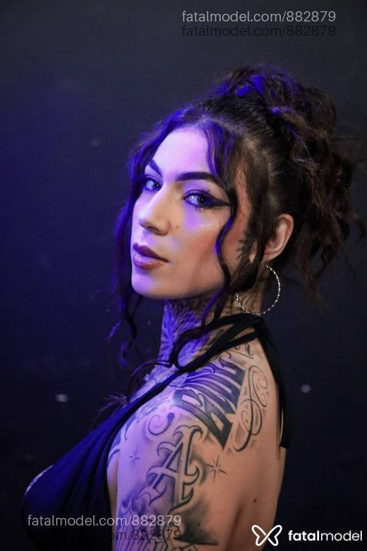 Acompanhante mulher com cabelo castanho de olhos azuis - Jhennyfer